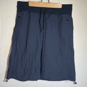 Lorna Jane life nylon black Bermuda short size small